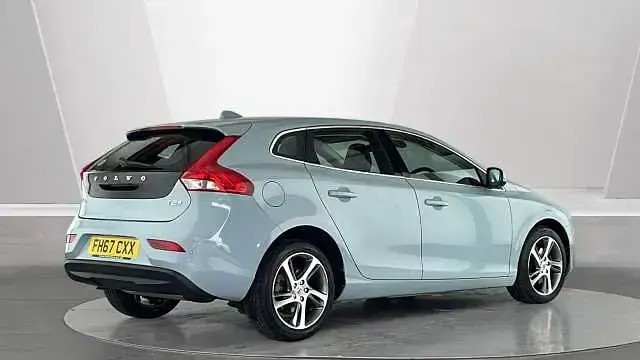 Used Volvo V40 Inscription 122 HP (89 kW) 2018 Hatchback