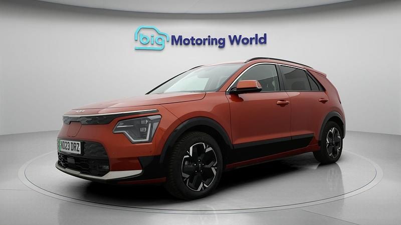Used Kia e-Niro 147 kW (201 HP) 2023 Orange SUV