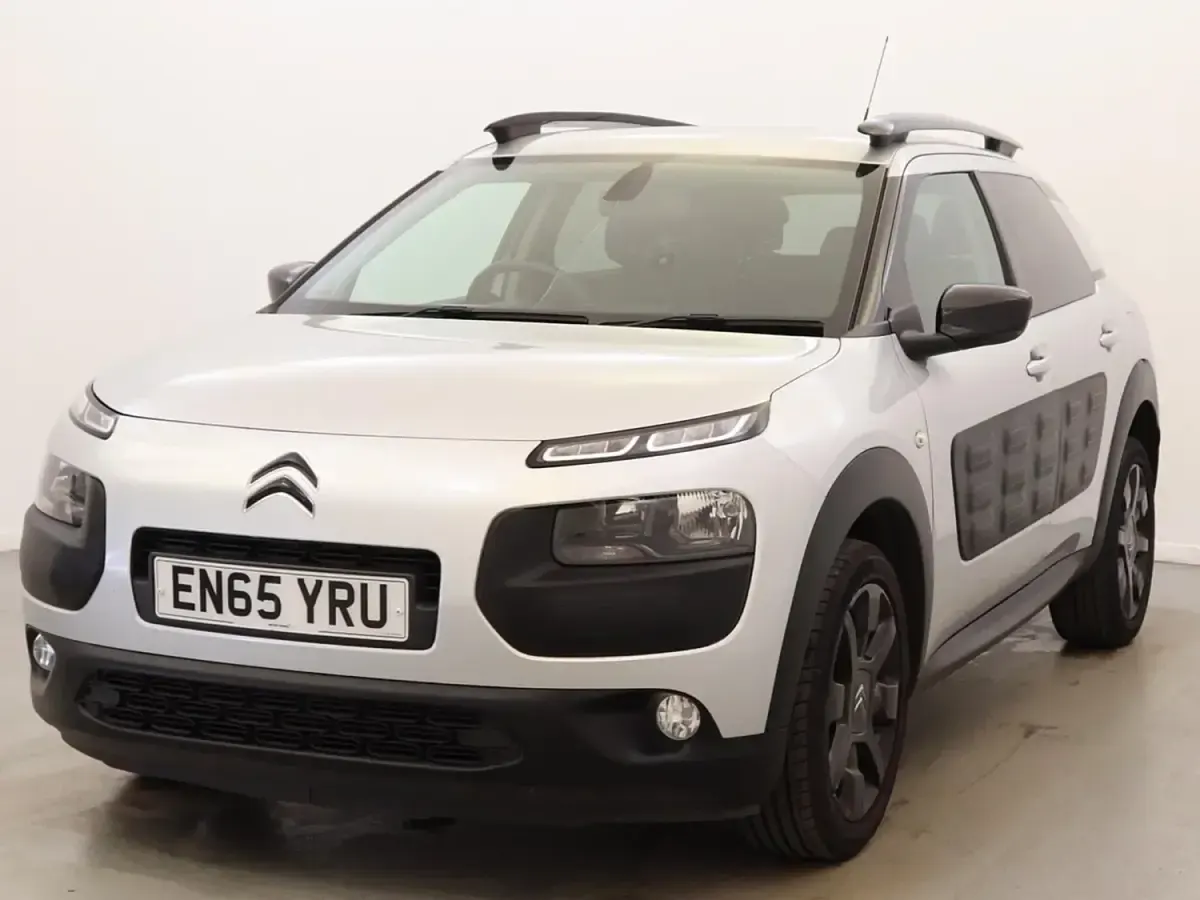 Usado Citroën C4 Cactus Flair 82 HP (60 kW) 2016 Prateado Citadino