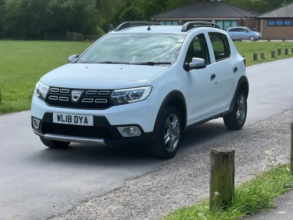 Usado Dacia Sandero Comfort 90 HP (66 kW) 2018 Branco Citadino