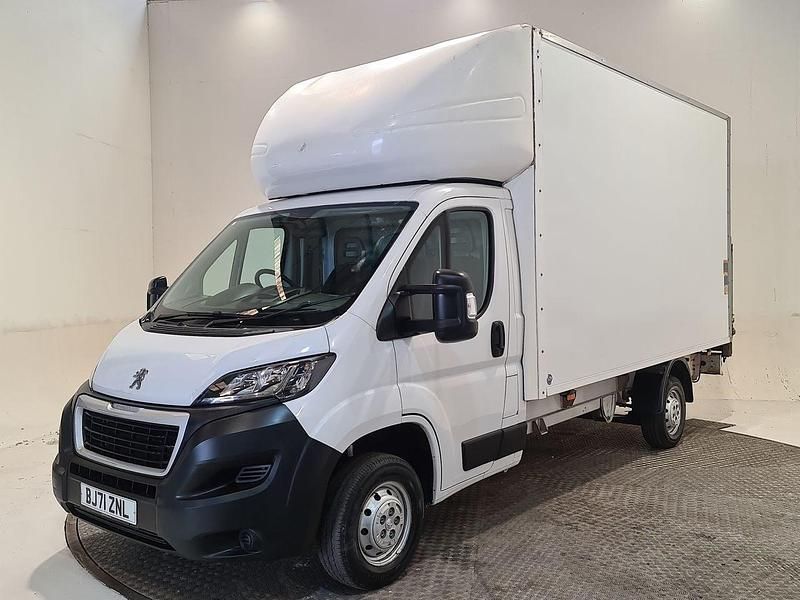 Used Peugeot Boxer Business-Line 140 HP (102 kW) 2021 White Van
