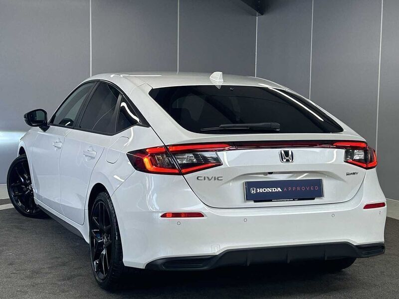 Used Honda Civic Advance 182 HP (133 kW) 2024 White Hatchback