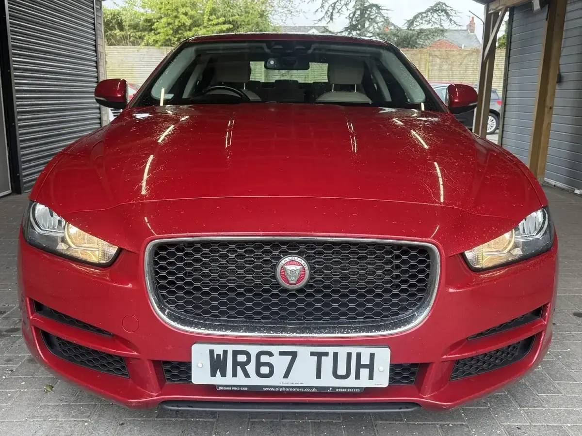 Used Jaguar XE Ingenium 197 HP (144 kW) 2018 Red Sedan