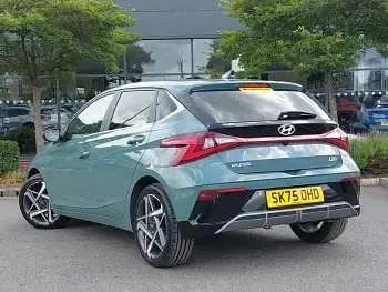 Used Hyundai i20 Premium 100 HP (73 kW) 2025 Green Hatchback