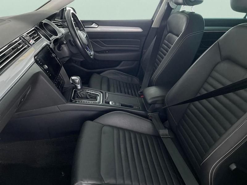 Used VW Passat GTE 218 HP (160 kW) 2021 Grey Estate