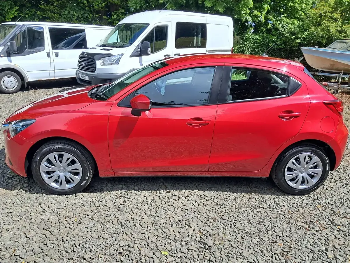 Used Mazda 2 75 HP (55 kW) 2016 Red Hatchback