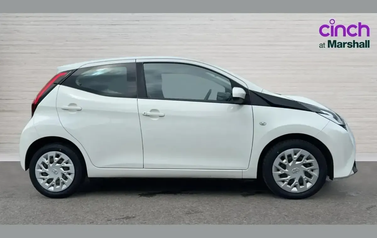 Gebraucht Toyota Aygo X-play 72 PS (52 kW) 2020 Weiß Kleinwagen