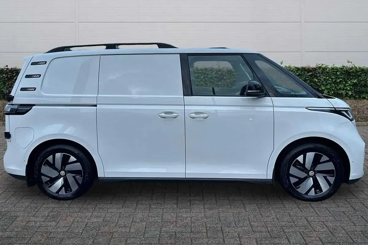 Usado VW ID. Buzz 210 kW (286 HP) 2025 Branco Monovolume