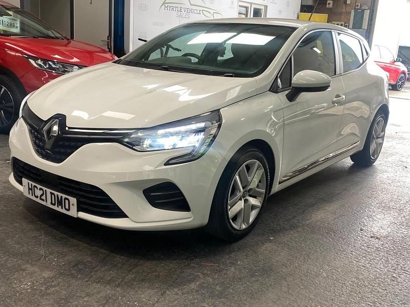 Used Renault Clio V Play 72 HP (52 kW) 2021 White Hatchback