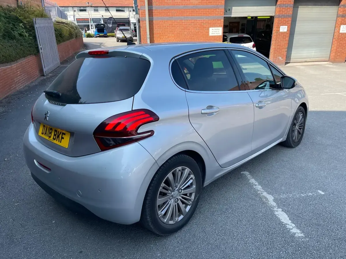 Used Peugeot 208 Allure 110 HP (80 kW) 2018 Silver Hatchback