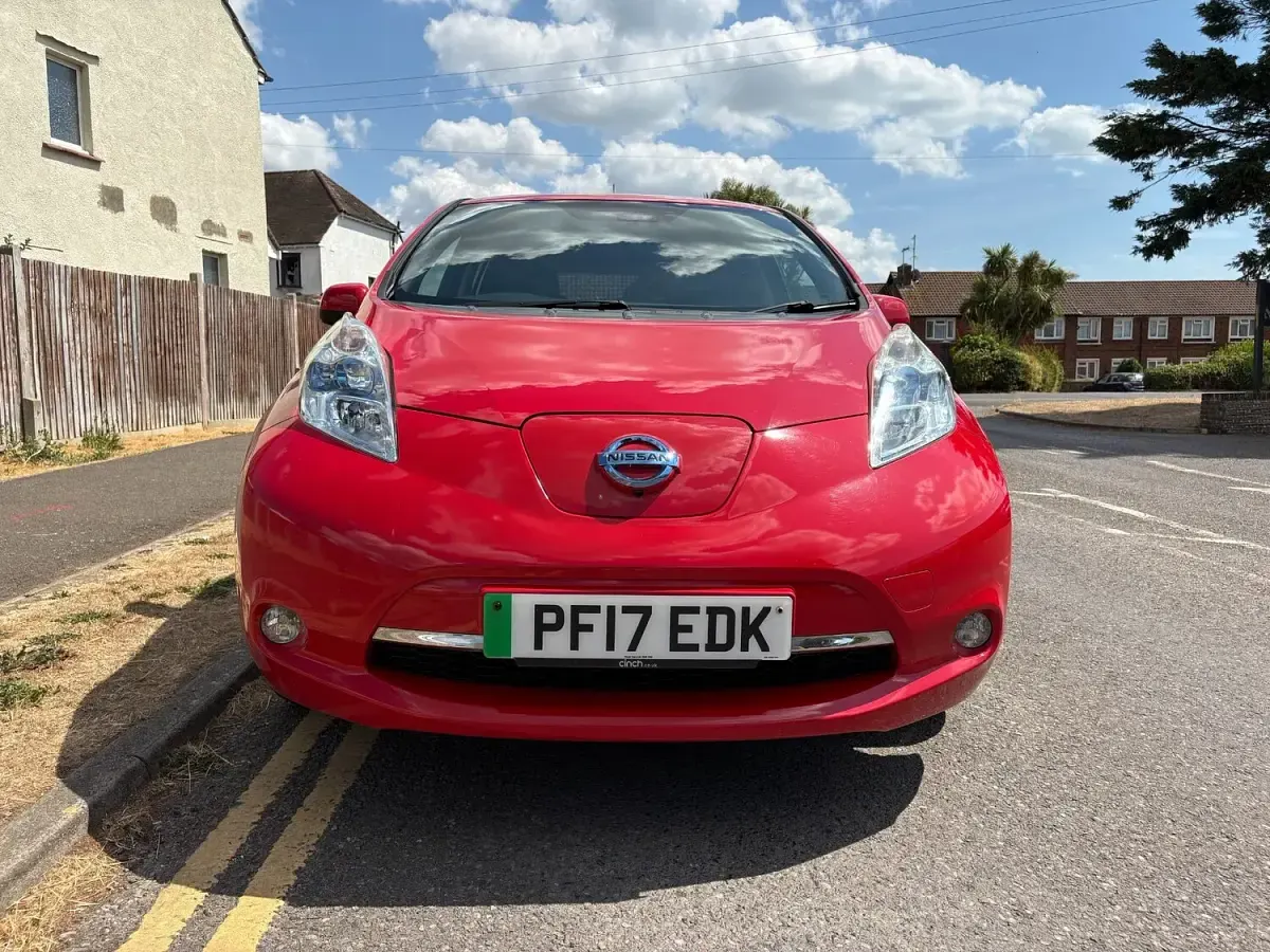 Used Nissan Leaf Tekna 80 kW (109 HP) 2017 Red Hatchback