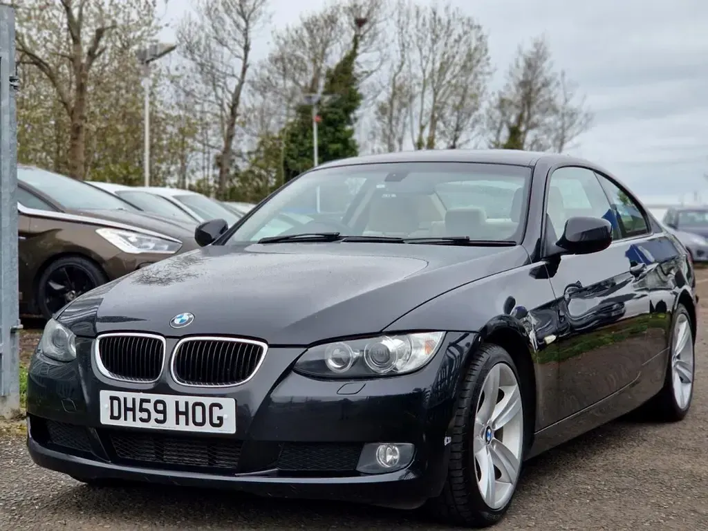 Used BMW 320 175 HP (128 kW) 2010 Black Coupe