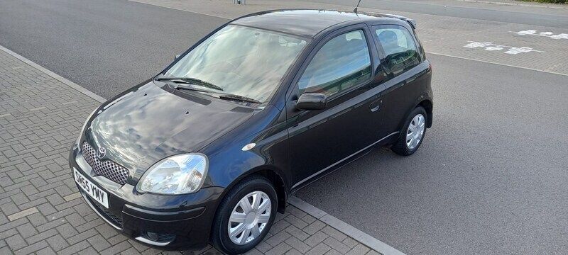 Black Used 2005 Toyota Yaris Hatchback | £995 (Good price) - Image 1/4