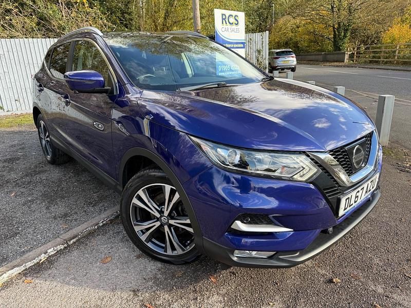 Blue Used 2017 Nissan Qashqai N-Connecta SUV | £9,499 (Fair price) - Image 1/4