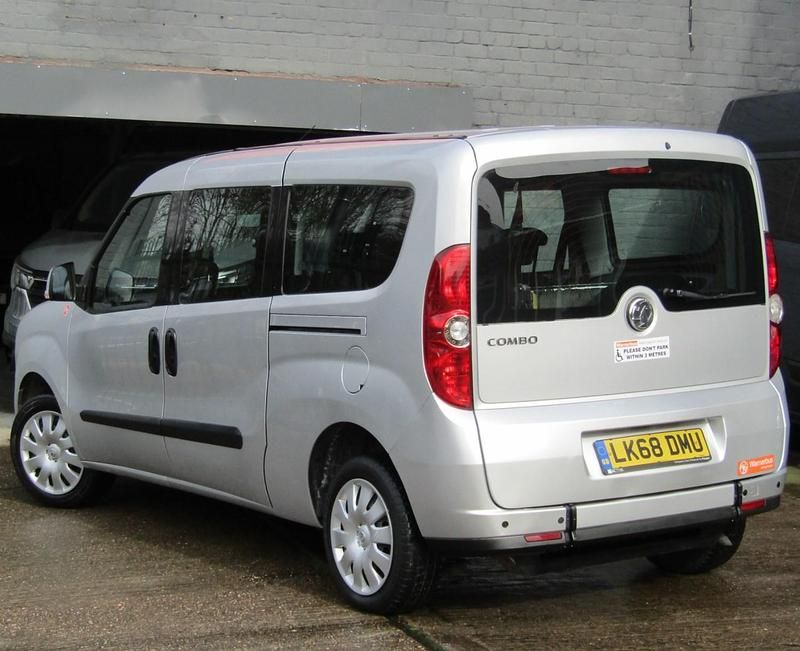 Used Vauxhall Combo 95 HP (69 kW) 2018 Silver MPV