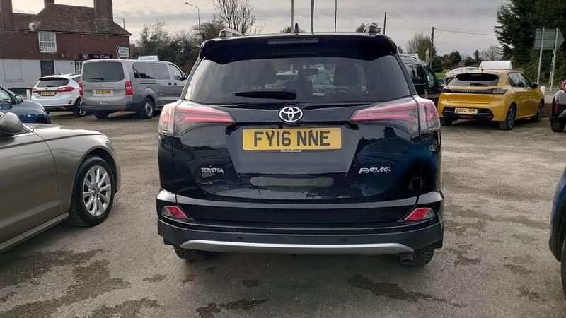 Used Toyota RAV4 143 HP (105 kW) 2016 Black SUV