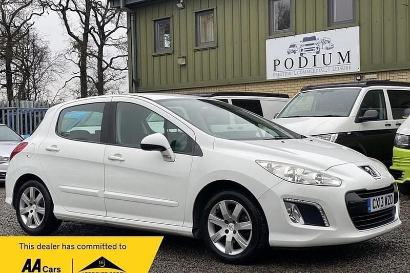 Used Peugeot 308 Active 92 HP (67 kW) 2013 White Hatchback
