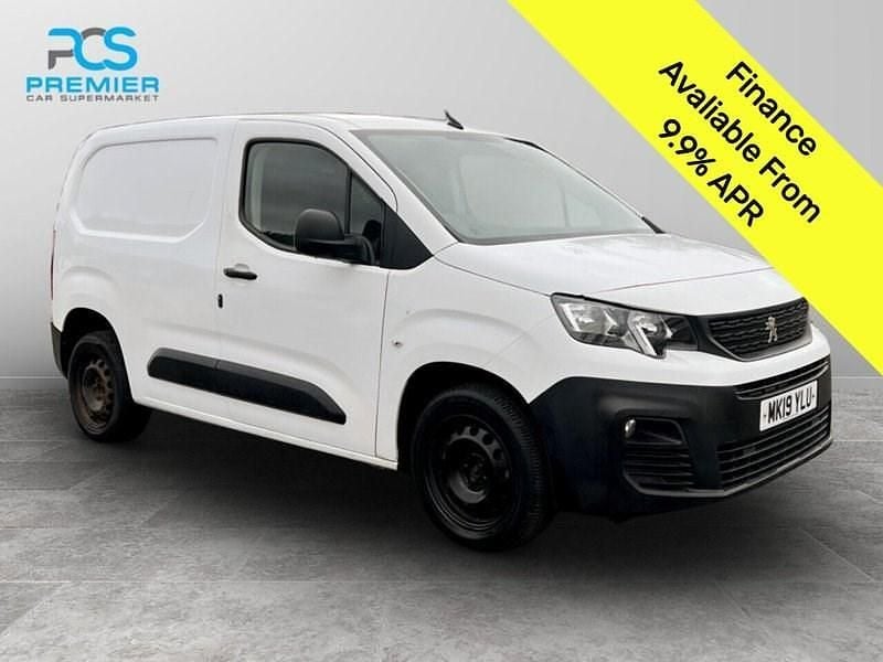 White Used 2019 Peugeot Partner MPV | £5,900 (Fair price) - Image 1/3