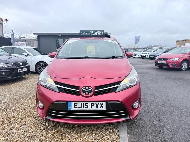Used Toyota Verso 2015 Red MPV