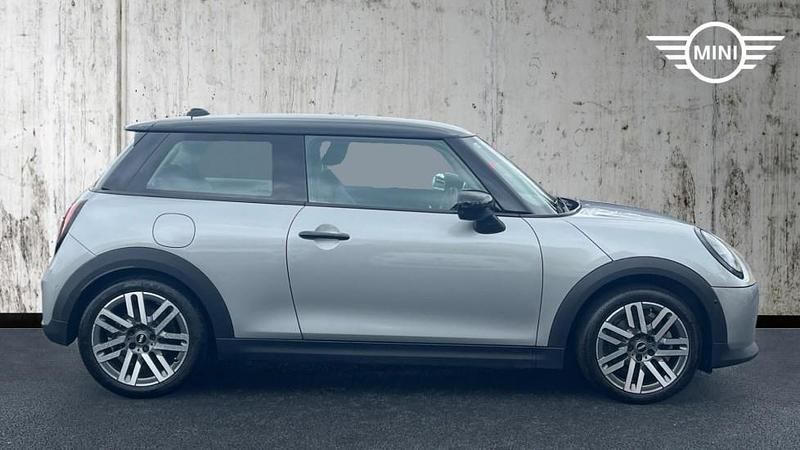 Usado Mini Cooper Hatch 113 kW (154 HP) 2025 Prateado Citadino