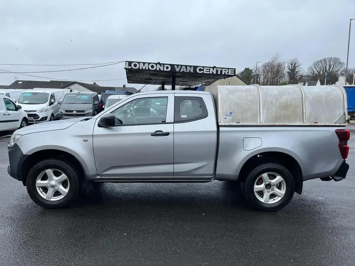 Used Isuzu D-Max 163 HP (119 kW) 2022 Silver Pickup