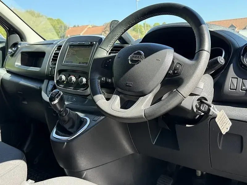 Used Nissan NV300 Tekna 120 HP (88 kW) 2020 Grey Van