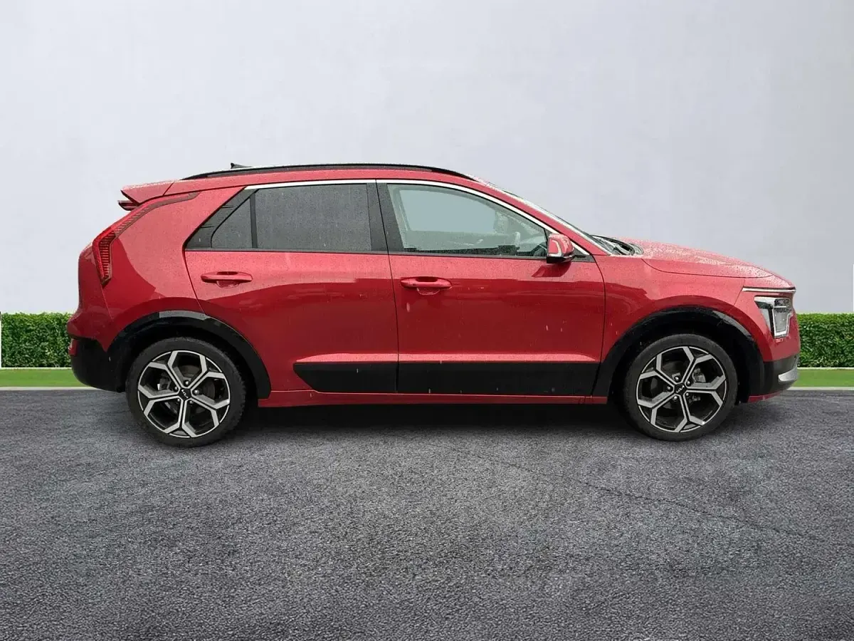 Used Kia Niro 2023 Red SUV