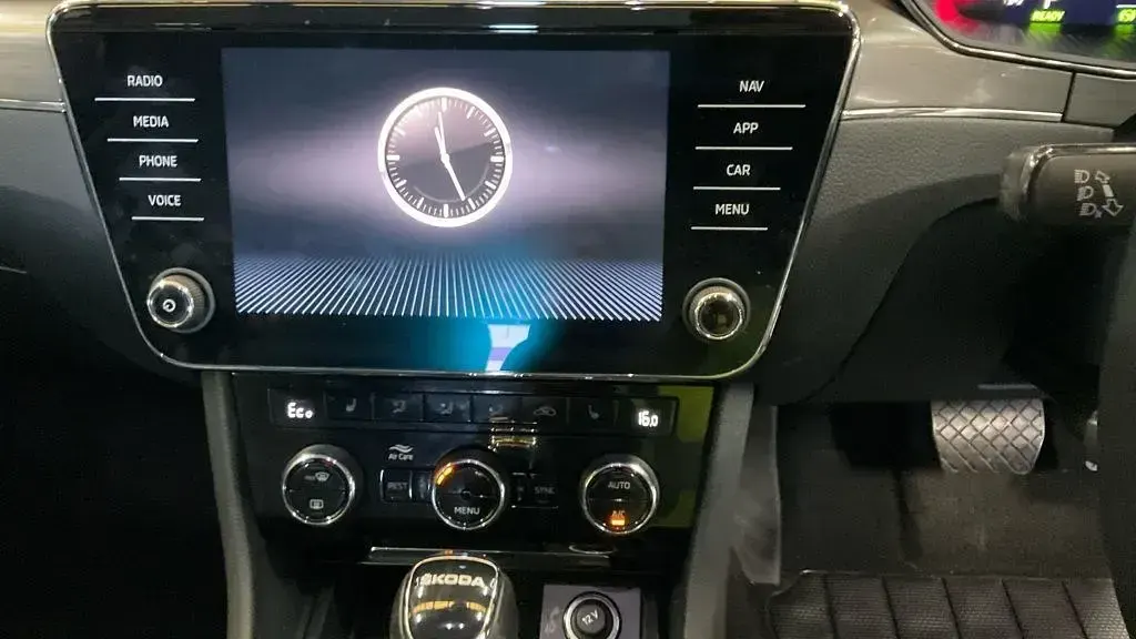 Usado Skoda Superb SE L 218 CV (160 kW) 2023 Negro Familiar