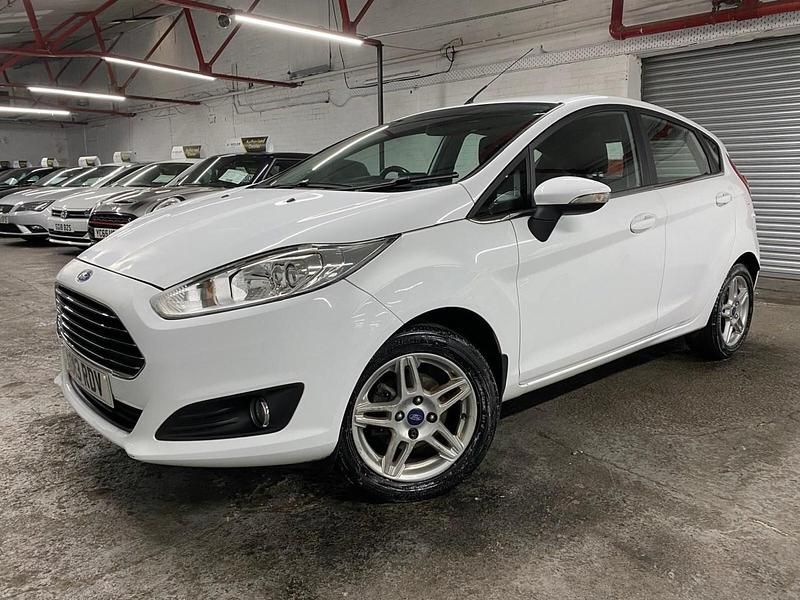 White Used 2013 Ford Fiesta Zetec Hatchback | £4,100 (Fair price) - Image 1/4