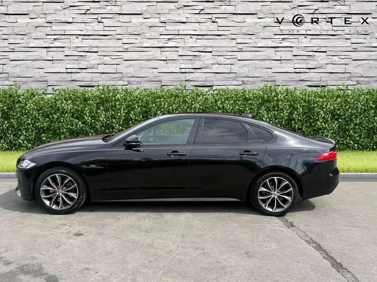 Used Jaguar XF R-Sport 241 HP (177 kW) 2017 Black Sedan