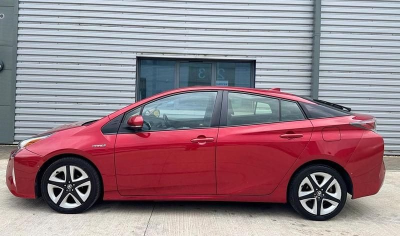 Used Toyota Prius 2017 Red Hatchback