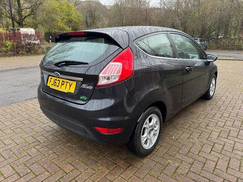 Used Ford Fiesta Zetec 95 HP (69 kW) 2013 Black Hatchback