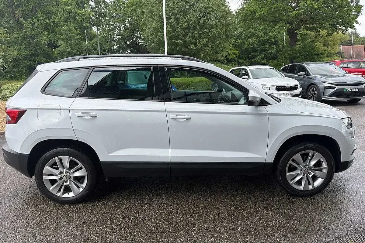 Used Skoda Karoq SE Technology 150 HP (110 kW) 2021 White SUV