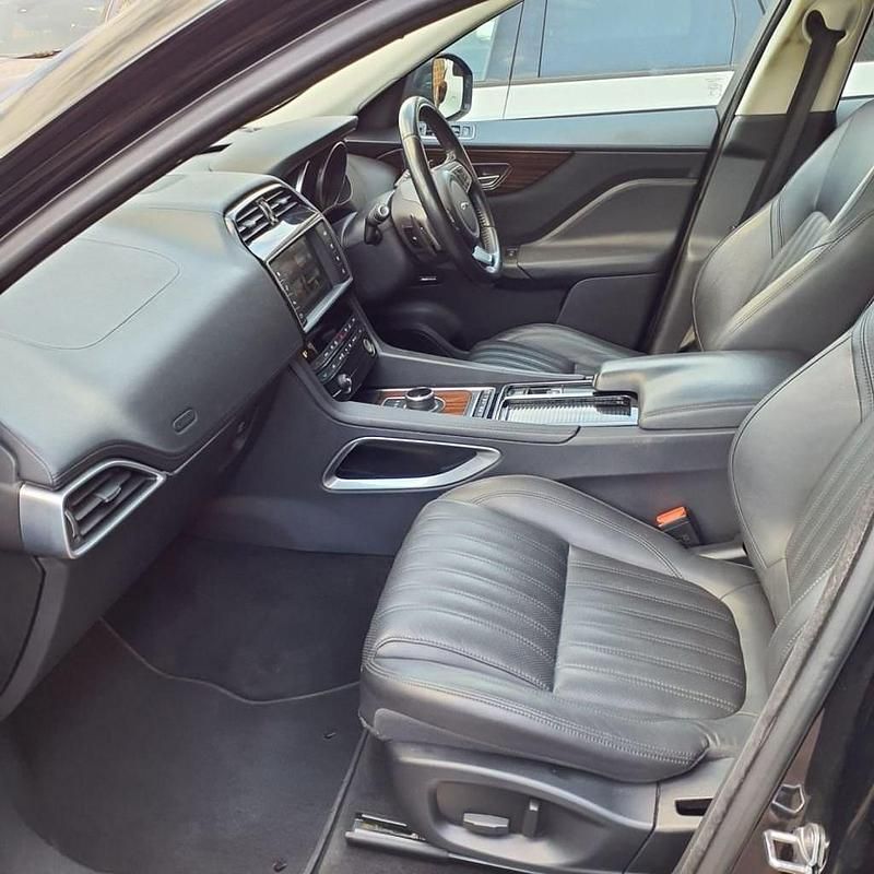 Used Jaguar F-Pace Portfolio 180 HP (132 kW) 2017 Black SUV