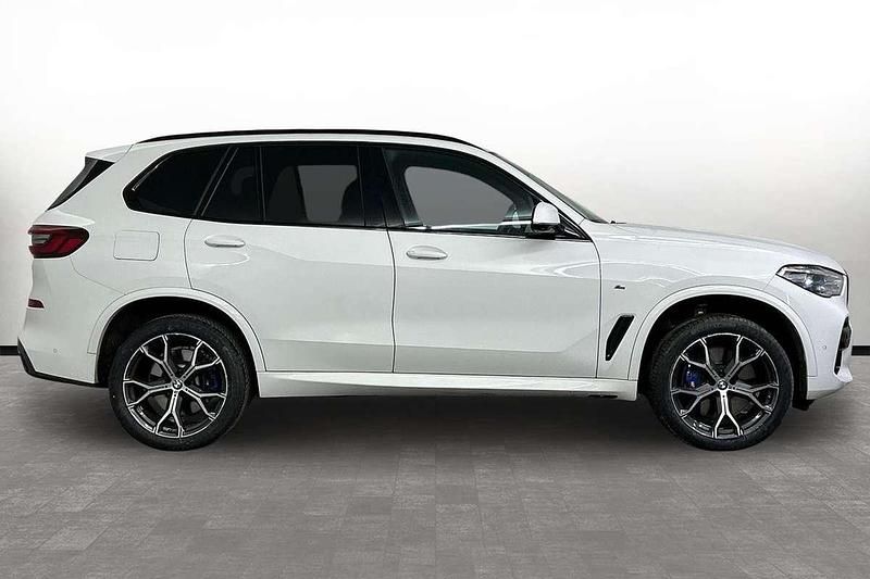 Used BMW X5 M Sport 335 HP (246 kW) 2022 White SUV