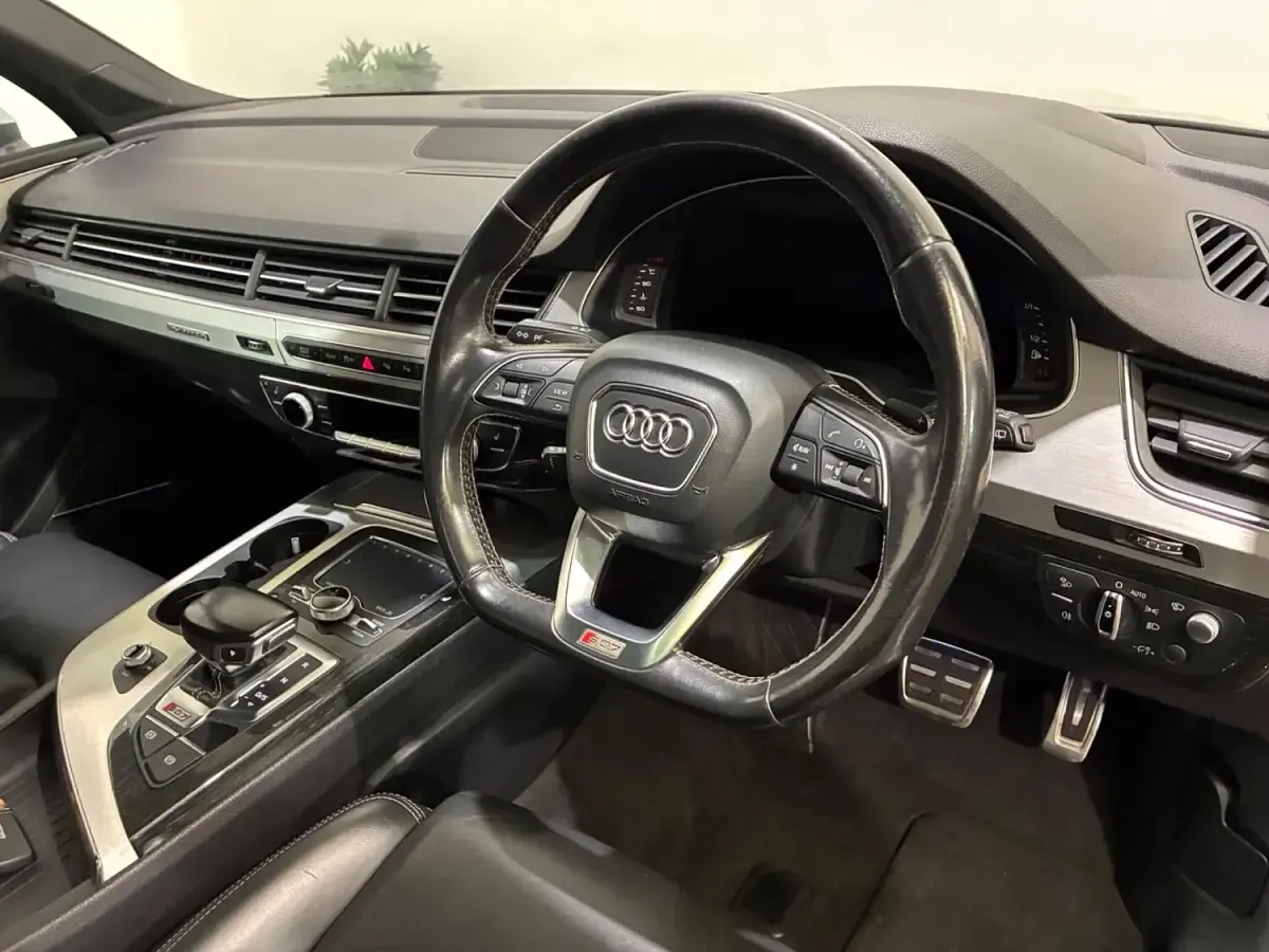 Used Audi SQ7 435 HP (319 kW) 2017 Grey SUV