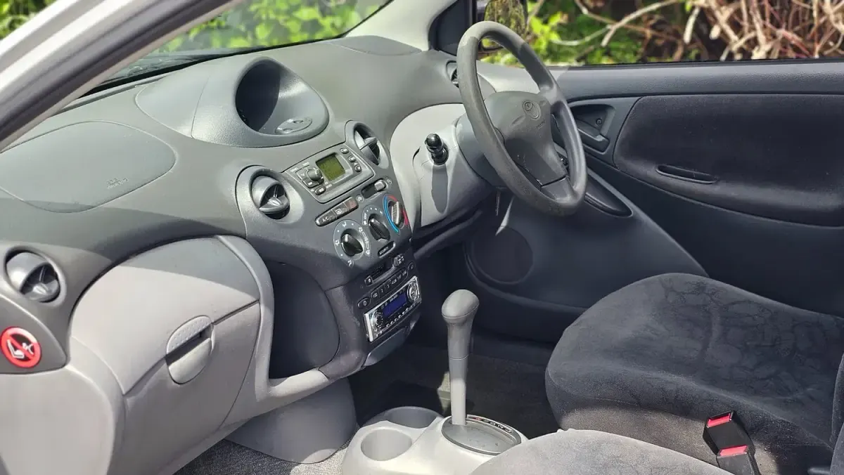 Used Toyota Yaris 2003 Silver Hatchback