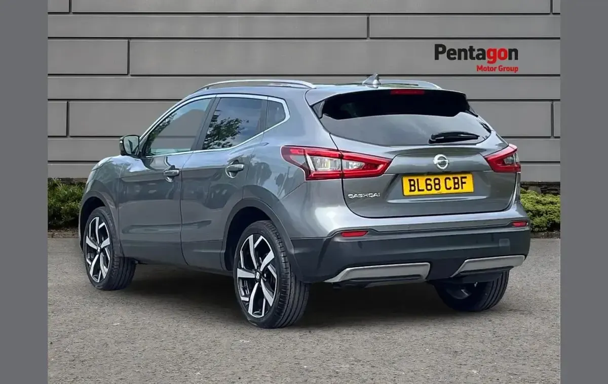 Used Nissan Qashqai Tekna 113 HP (83 kW) 2018 Grey SUV