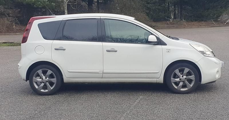 Used Nissan Note N-TEC 90 HP (66 kW) 2010 White Hatchback