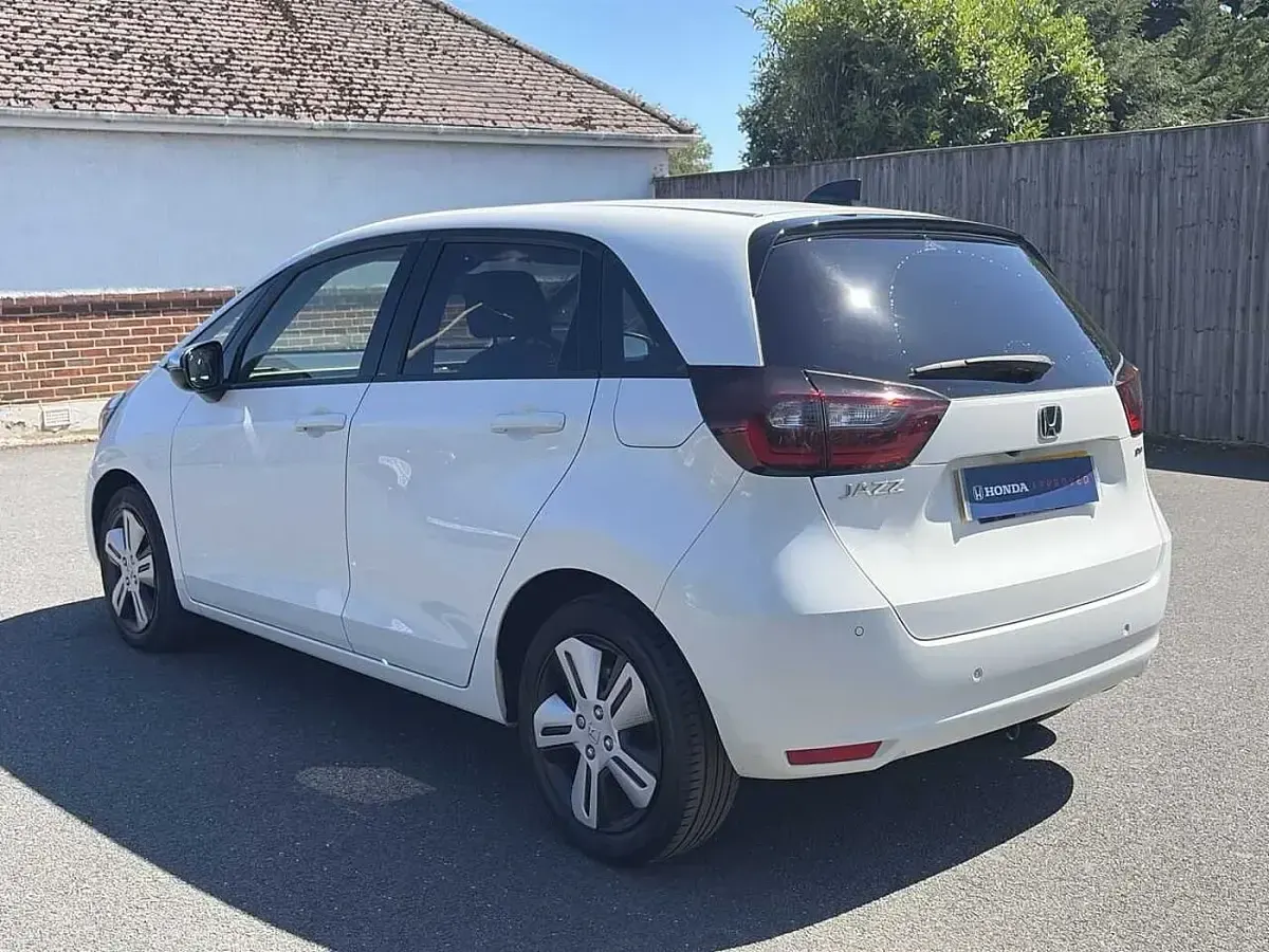Used Honda Jazz Hybrid 109 HP (80 kW) 2023 White Hatchback