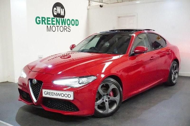 Used Alfa Romeo Giulia Saloon Edizione Speciale 180 HP (132 kW) 2018 Red Sedan