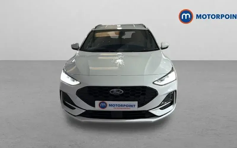 Begagnad Ford Focus ST-Line X 155 HK (114 kW) 2023 Vit Kombi