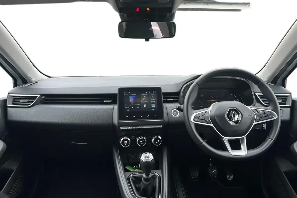 Used Renault Clio Evolution 90 HP (66 kW) 2022 White Hatchback