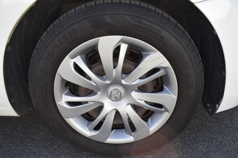 Used Mazda 2 75 HP (55 kW) 2015 White Hatchback