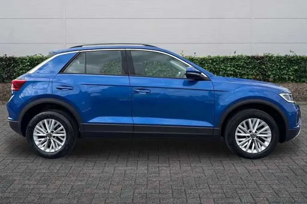Usado VW T-Roc Life 150 HP (110 kW) 2022 Azul SUV