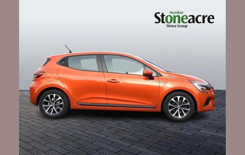 Used Renault Clio V Iconic 138 HP (101 kW) 2022 Orange Hatchback