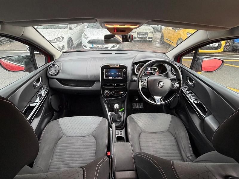Used Renault Clio IV Dynamique 2014 Red Hatchback