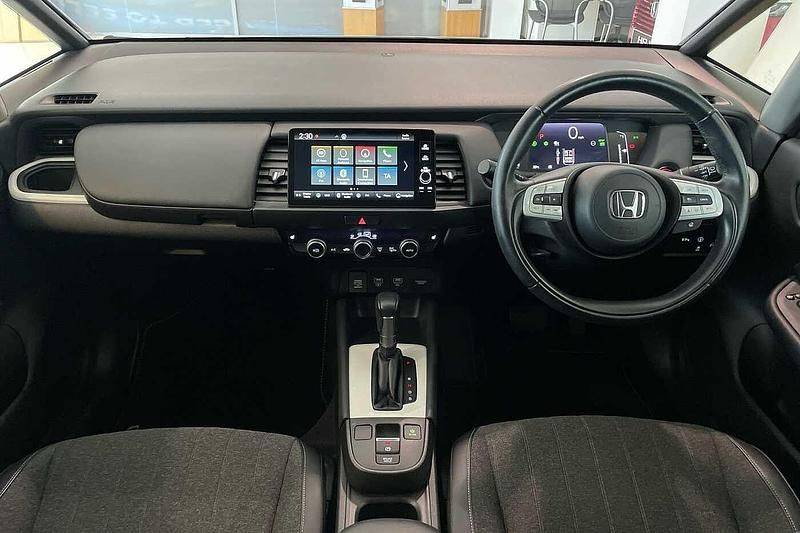 Used Honda Jazz Hybrid 109 HP (80 kW) 2021 White Hatchback