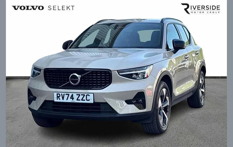 Usado Volvo XC40 Plus 197 HP (144 kW) 2024 Bege SUV