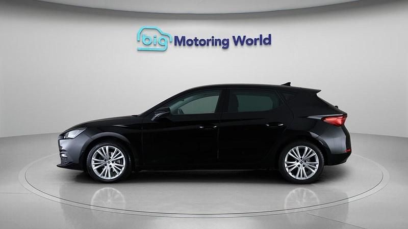 Used Seat Leon SE Dynamic 110 HP (80 kW) 2021 Black Hatchback